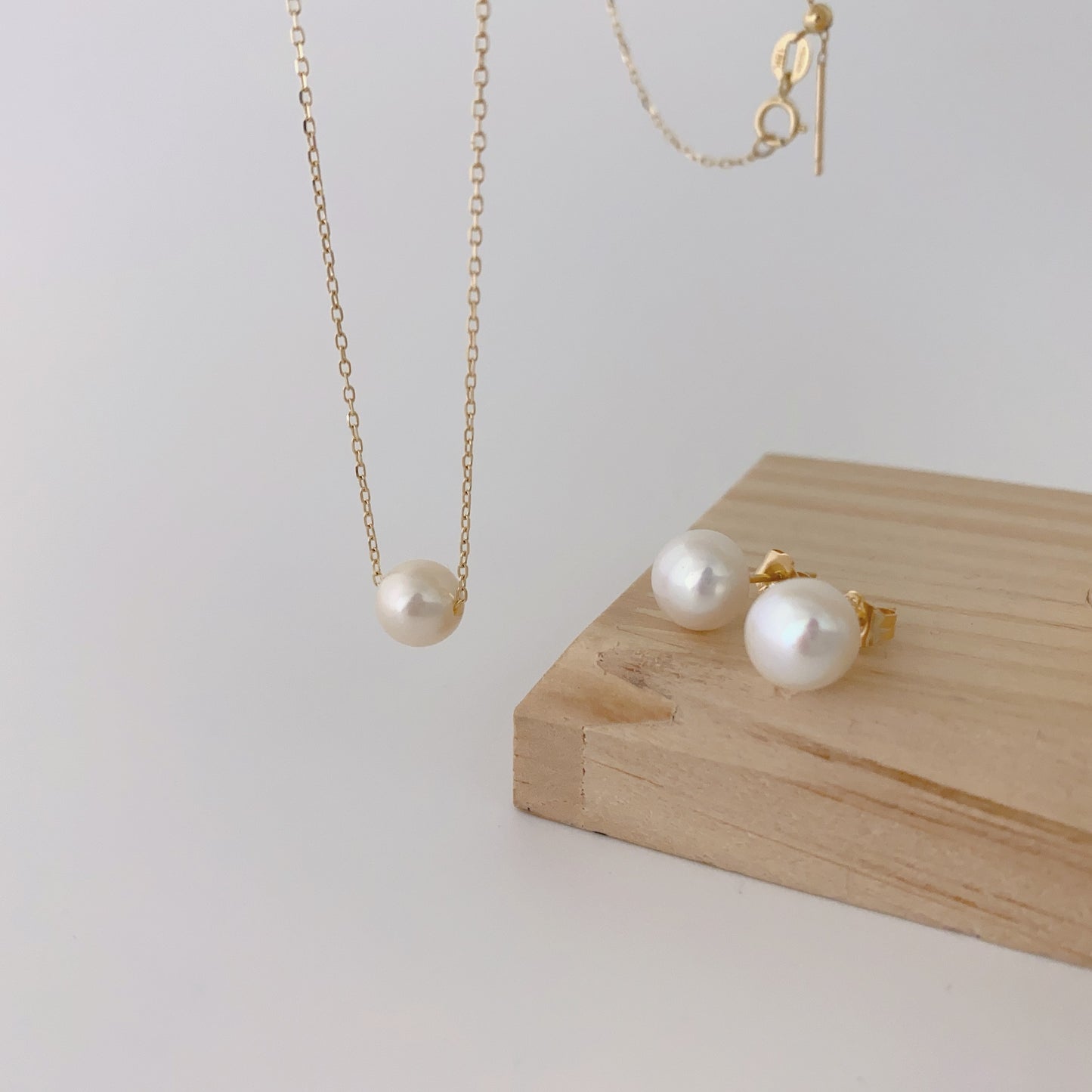 Les boucles d'oreilles en perles d'eau douce