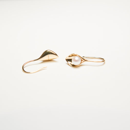 The Dropping Pearl Earrings