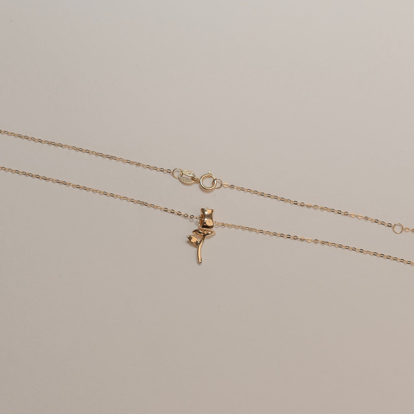 Le collier rose éternelle