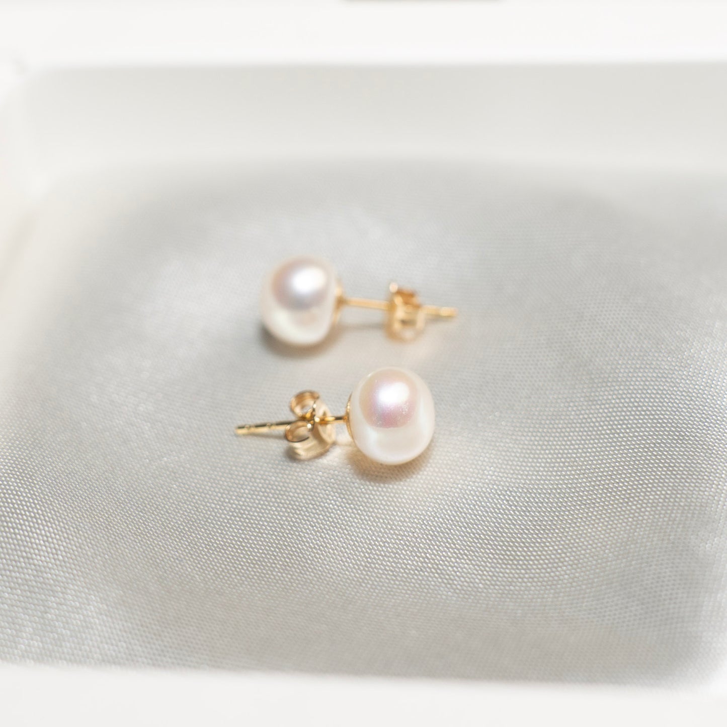 Les boucles d'oreilles en perles d'eau douce