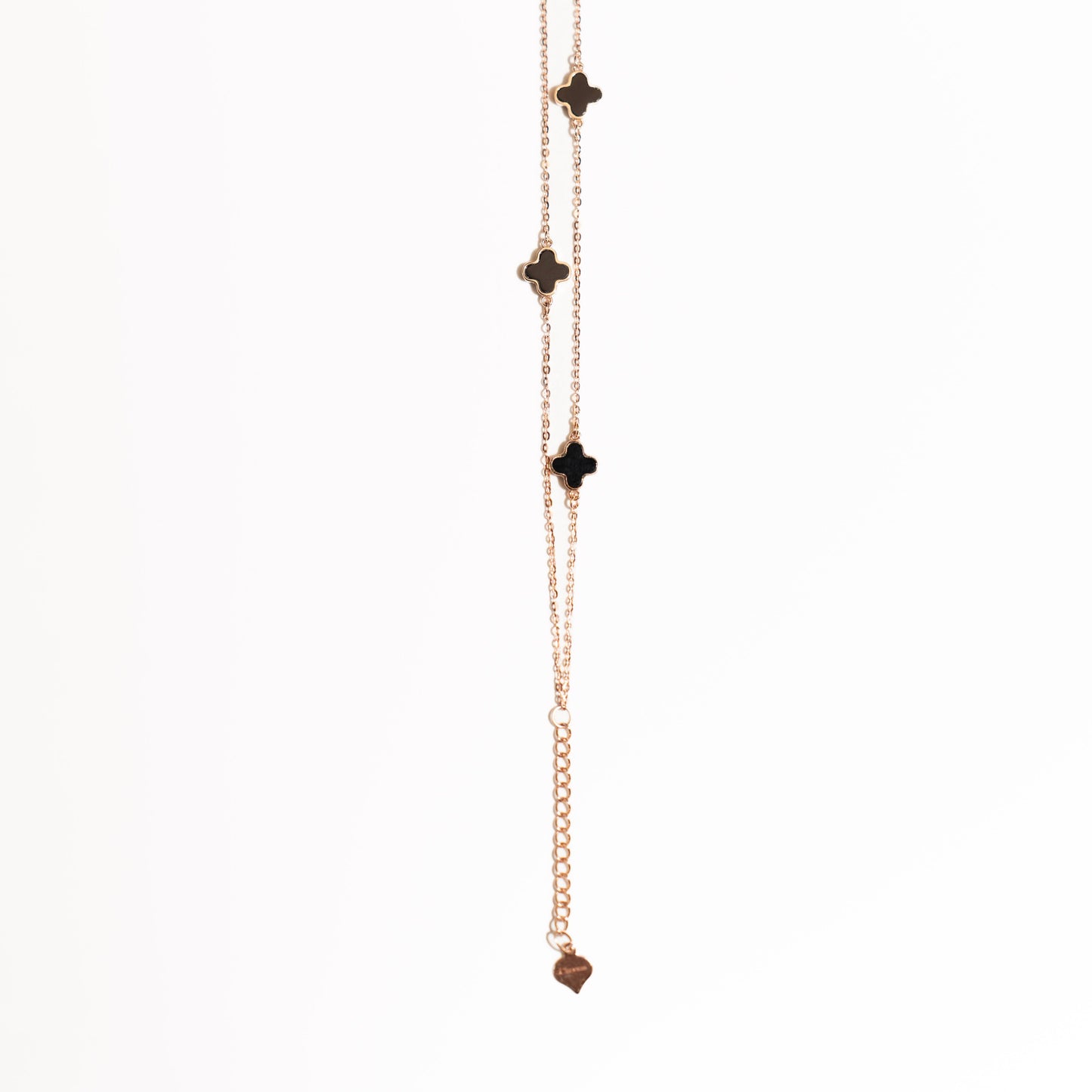 La pulsera del trébol negro