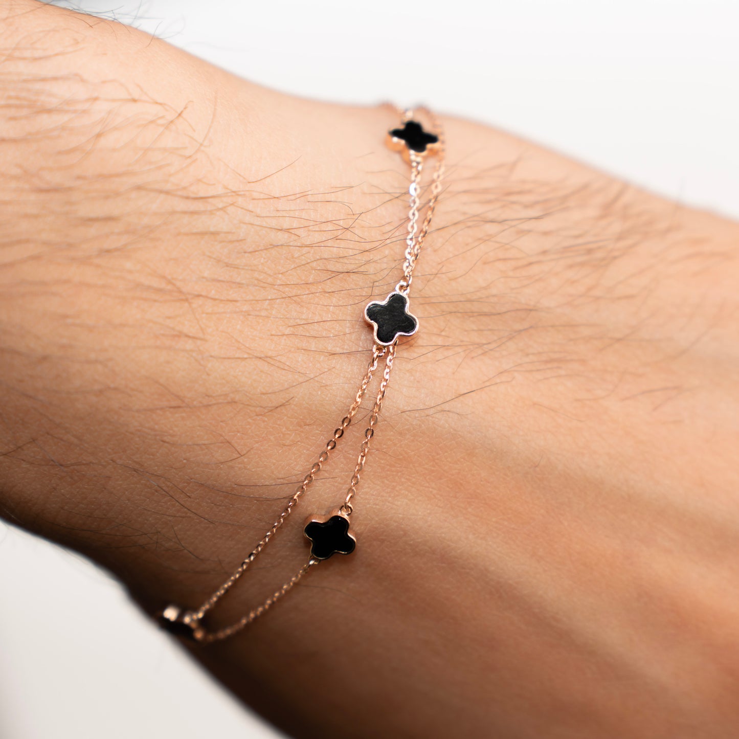 La pulsera del trébol negro