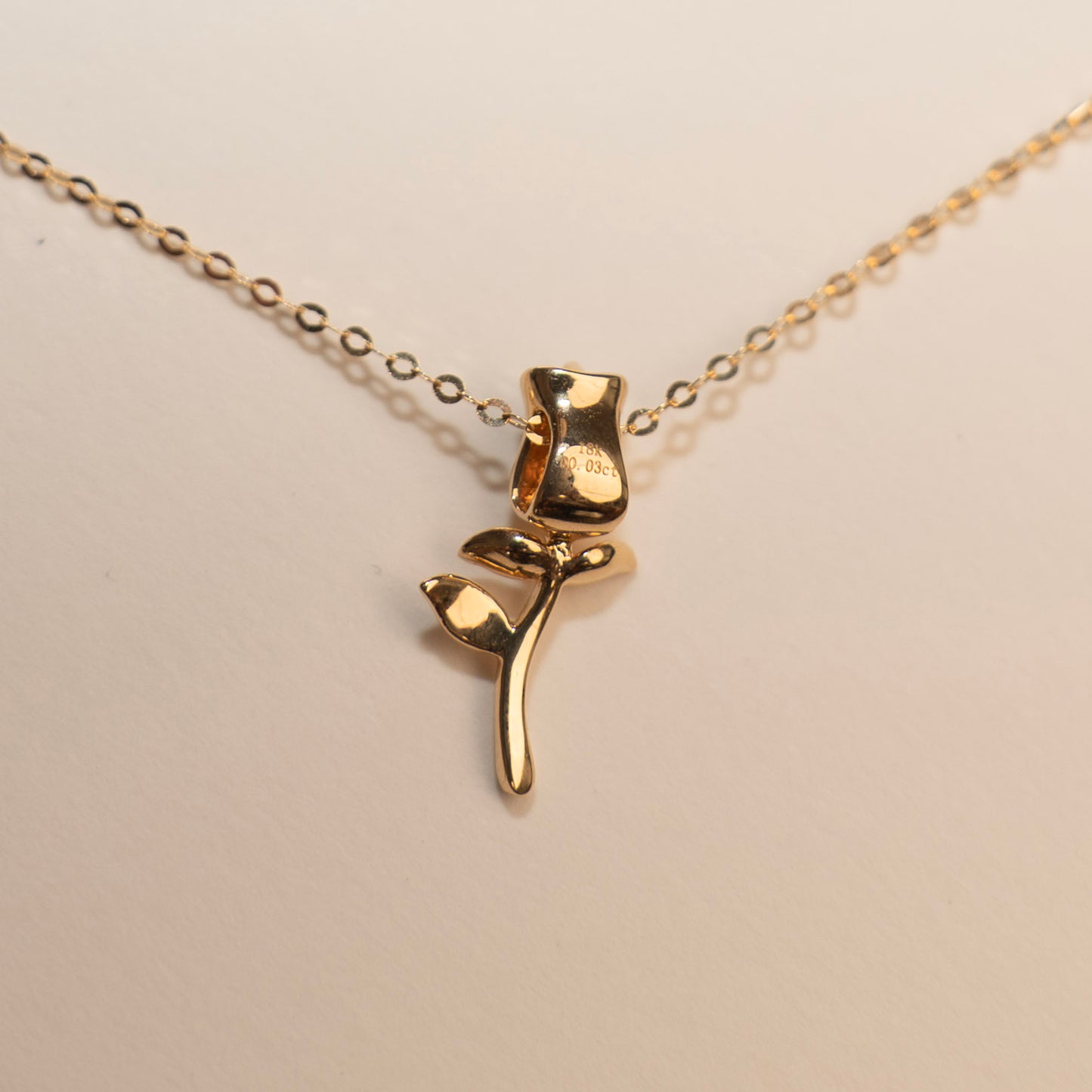 Le collier rose éternelle