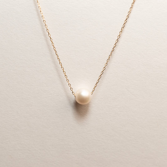 Le collier de perles d'eau douce